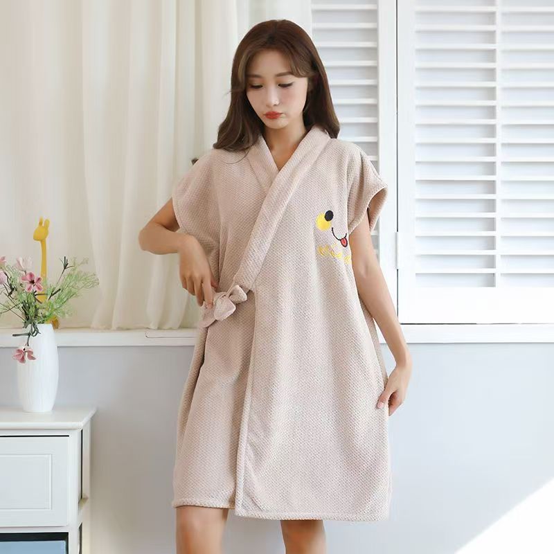 Cross-border in-stock coral fleece pineapple pattern bathrobe with smiley face, simple short-sleeved women's bathrobe with tie belt, coral fleece bathrobe