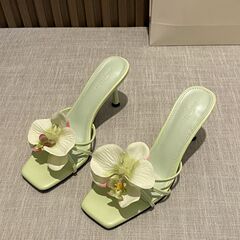 法式气质方头花朵装饰露趾高跟凉拖鞋女2025新款外穿甜美细跟凉拖