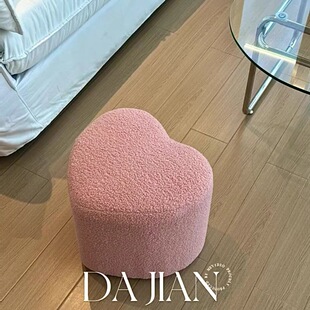 Pink Heart-Shaped Shoe-Changing Bench for Home Entrance, Light Luxury High-End Soft Cushion Low Stool, Teddy Velvet Dopamine Bedroom Stool
