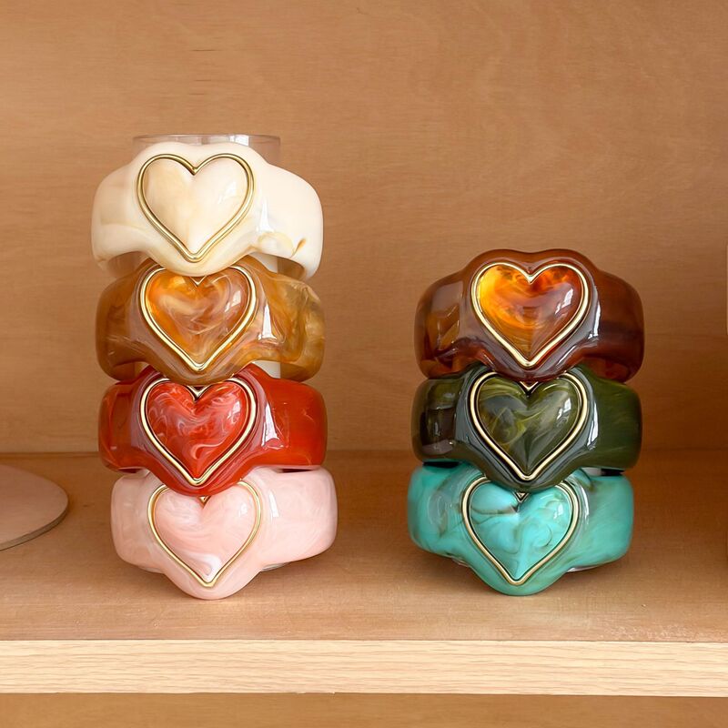 Cross-border retro gradient heart resin bracelet, new fashionable and versatile bracelet for women, jewelry accessory Cross-border retro gradient heart resin bracelet, new fashionable and versatile bracelet for women, jewelry accessory