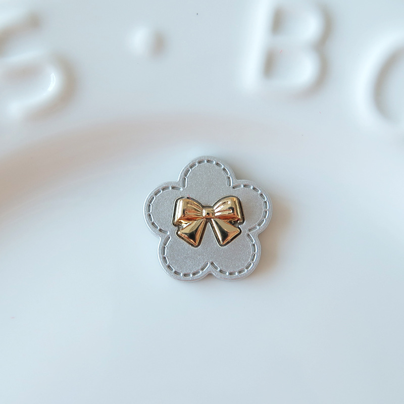 人気メッキ愛蝶ネクタイアクセサリー高級感シルバーグレー笑顔ヘアアクセサリー材料卸売り