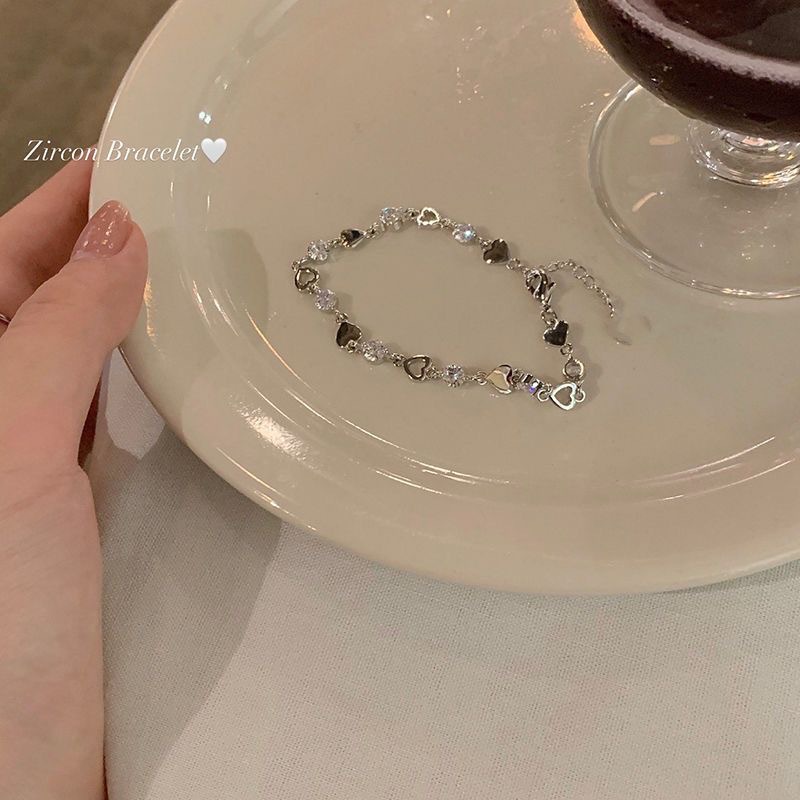 Pulsera de diamantes de imitación en forma de corazón, lujo ligero, nicho exquisito, estilo frío 2024, joyería de moda para estudiantes._voghion.com