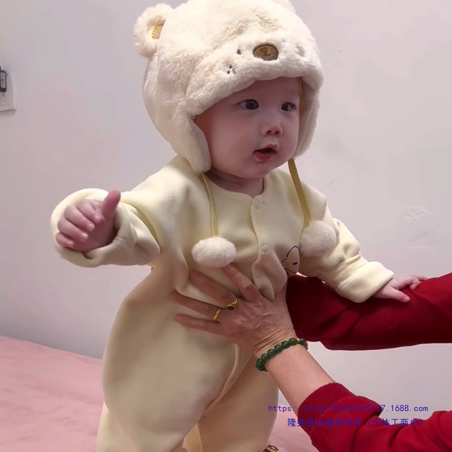 婴儿秋冬帽子加绒加厚防风毛绒护耳帽宝宝外出保暖夹棉百搭连体衣