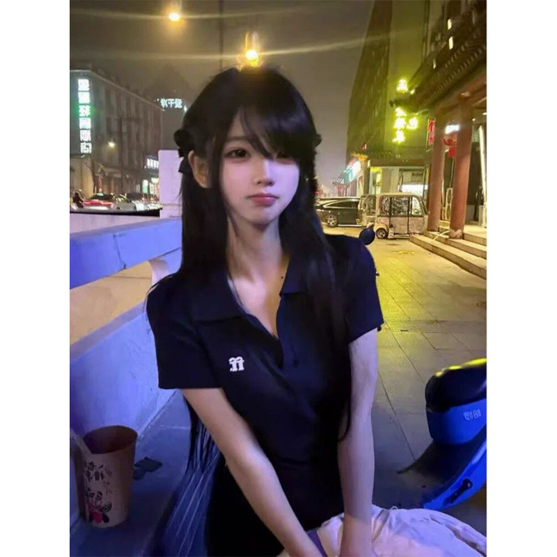 Korean-style elegant V-neck straight-shoulder polo shirt for women, summer slim-fit waist-cinching turn-down collar sports tennis short-sleeve top Korean-style elegant V-neck straight-shoulder polo shirt for women, summer slim-fit waist-cinching turn-down collar sports tennis short-sleeve top