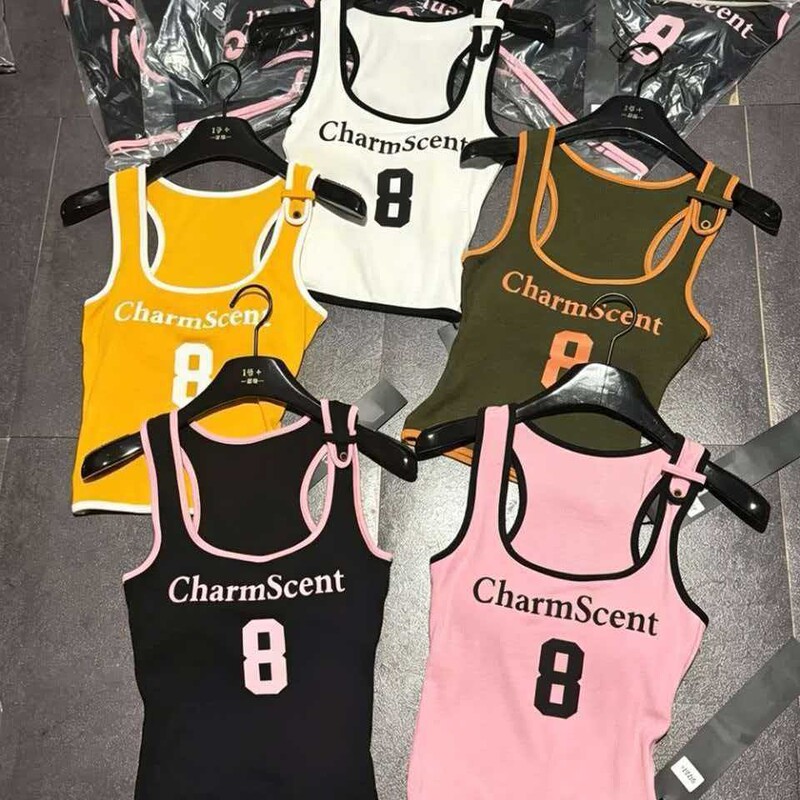 American-style spicy girl letter print camisole for women with chest pads, spicy girl style camisole top for outer wear, slimming and flattering American-style spicy girl letter print camisole for women with chest pads, spicy girl style camisole top for outer wear, slimming and flattering