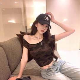美式复古工装风豹纹斜领辣妹T恤女装夏季短款修身短袖露肩上衣ins