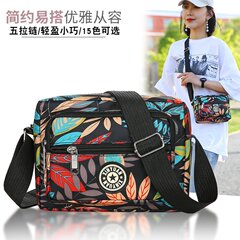 卸売りの新型女性バッグオックスフォード布シングル肩斜めショルダーバッグの中で、高齢のお母さんが花布を包んでいます。