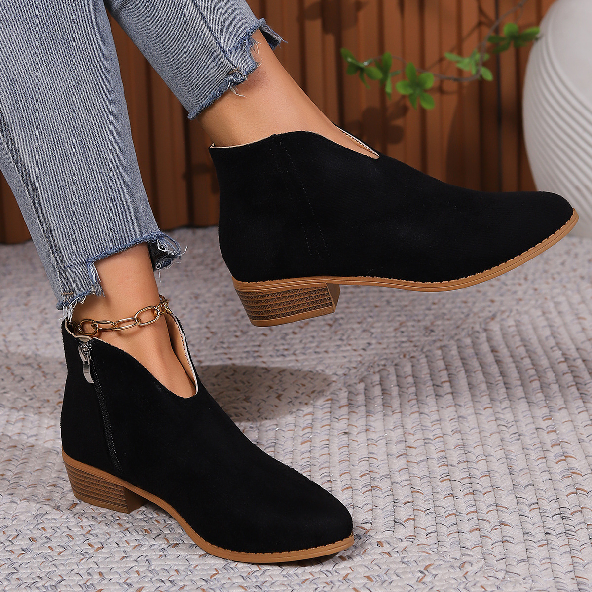 Plus-size women's boots Solid color boots with thick heels_voghion.com