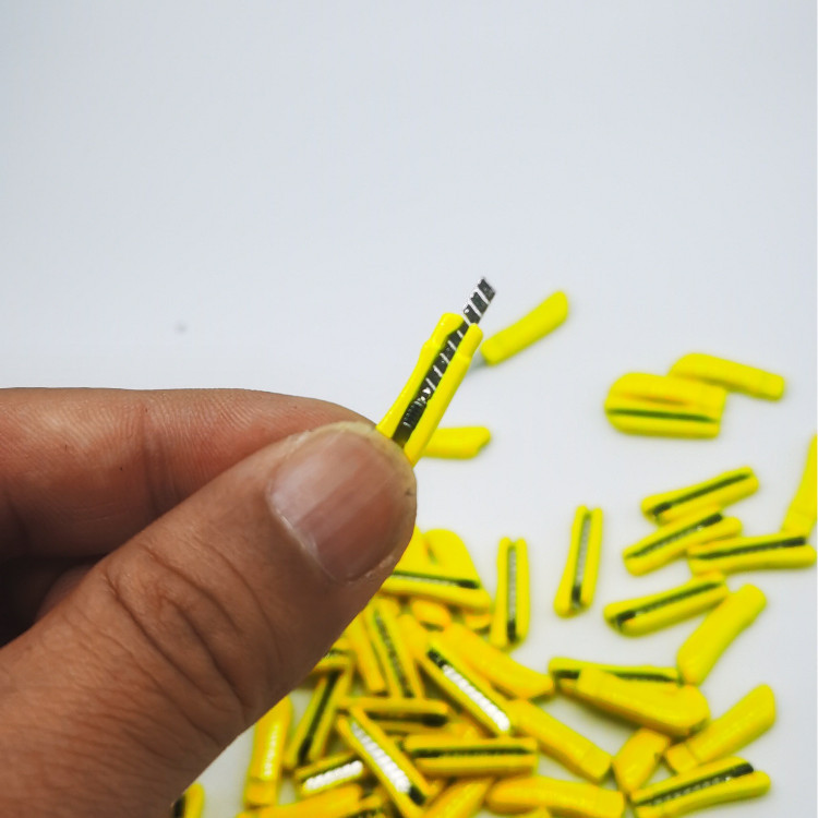 Miniature craft knife toy ornament, pretend play model, children's DIY product, girls' handmade pocket-sized item