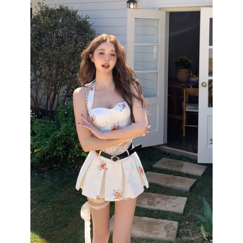 Летний цветочный костюм 2025 года, французская группа, плиссированная юбка, топ-халтер, горячая девушка