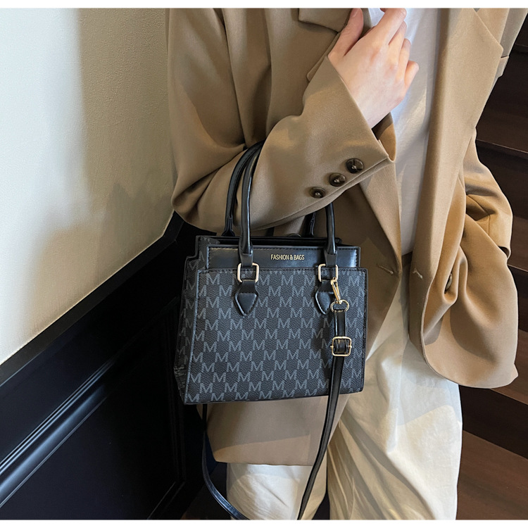 510g Weight Zipper Closure Type Single Shoulder Strap Strap Type Shoulder Bag Bags Type Casual Occasion Pu Leather Material Letter Pattern All Seasons Season Women's Gender Streetwear Style Square Shape Small Size Women's Small Pu Leather Letter Streetwear Square Zipper Shoulder Bag 16
