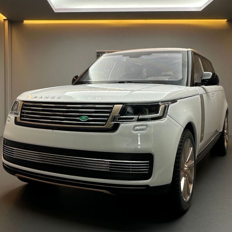 Qiyi Alloy Car Model 1:18 Land Rover 2022 Range Rover Sound and Light Sliding Toy Off-Road Vehicle Music Model Ornaments