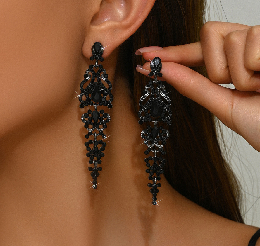 01 black earrings