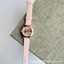 新款镶钻皮带手表女生高质量腕表可爱女孩儿童卡通石英表货源批发