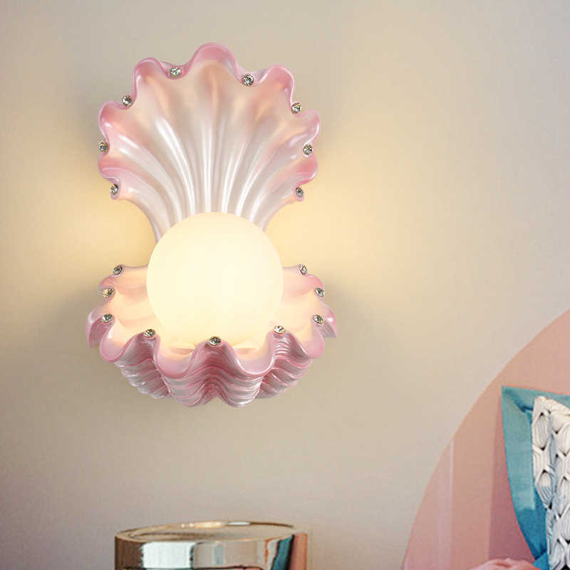 Decoración de pared de TV de alta gama, pared de fondo de habitación de niños franceses, nueva lámpara de cabeza, lámpara de pared, dormitorio de crema, espalda de perlas creativas