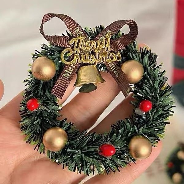 クリスマス冷蔵庫に灯油ランプを貼って、マグネットを貼って、可愛いクリスマスの花輪の雰囲気を貼ります。|undefined