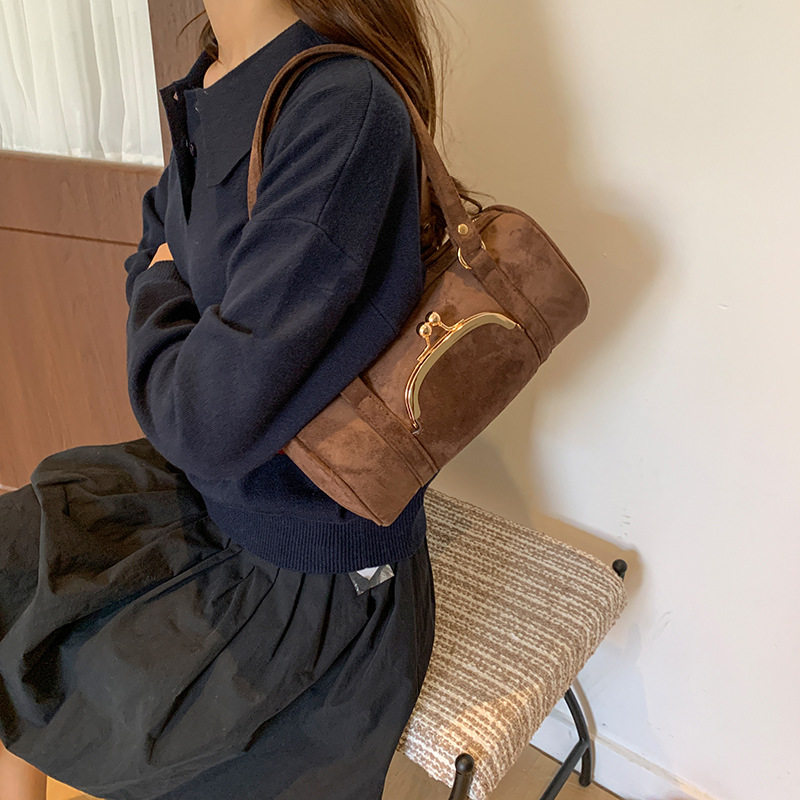 Túi đeo chéo nữ dạng ống tròn cỡ lớn , đeo vai hoặc kẹp nách — Màu caramel, màu cà phê, màu nâu, xanh lá cây chi tiết 22