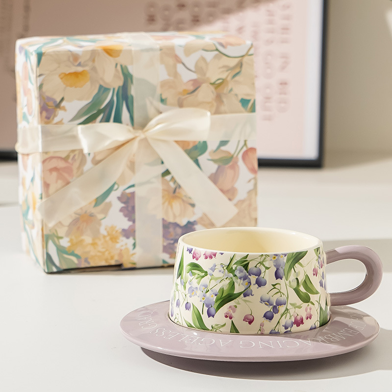 Taza de café y juego de platillos, té de la tarde floral, taza de cerámica de alto valor, regalo de mano, pintura al óleo estilo ins, mujer retro