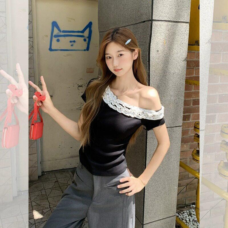 French-Style Design Multi-Layered Lace Diagonal Collar Short-Sleeve T-Shirt for Women, Summer Niche Chic Slim-Fit Off-Shoulder Top