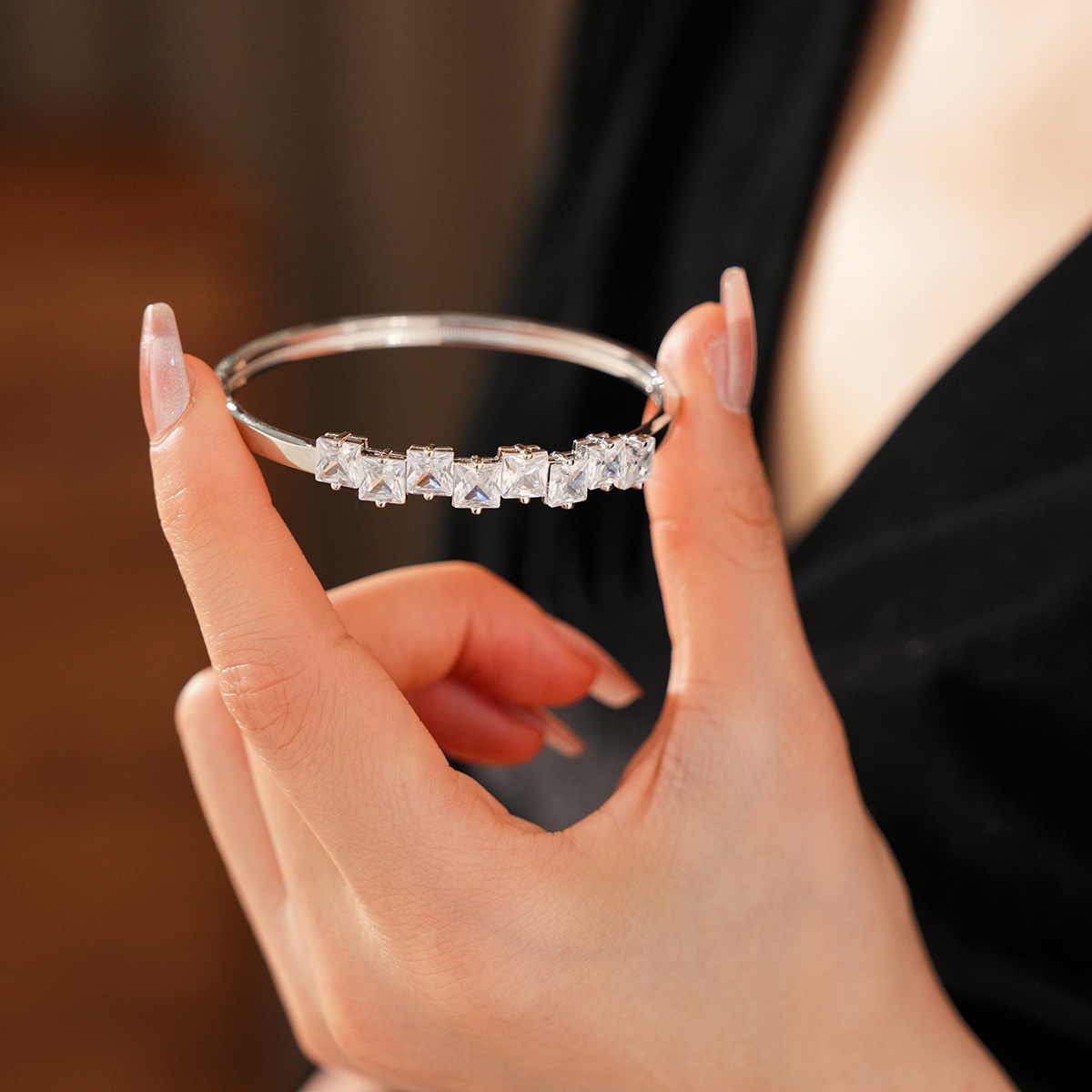 Pulsera de amor solar de circón galvanizado en oro real