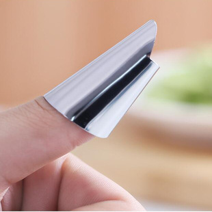 Anti-Cut Hand Finger Guard for Picking Vegetables and Peeling Beanie Corner Protective Finger Guard Multi-Functional Stainless Steel Protective Iron Nail Cover