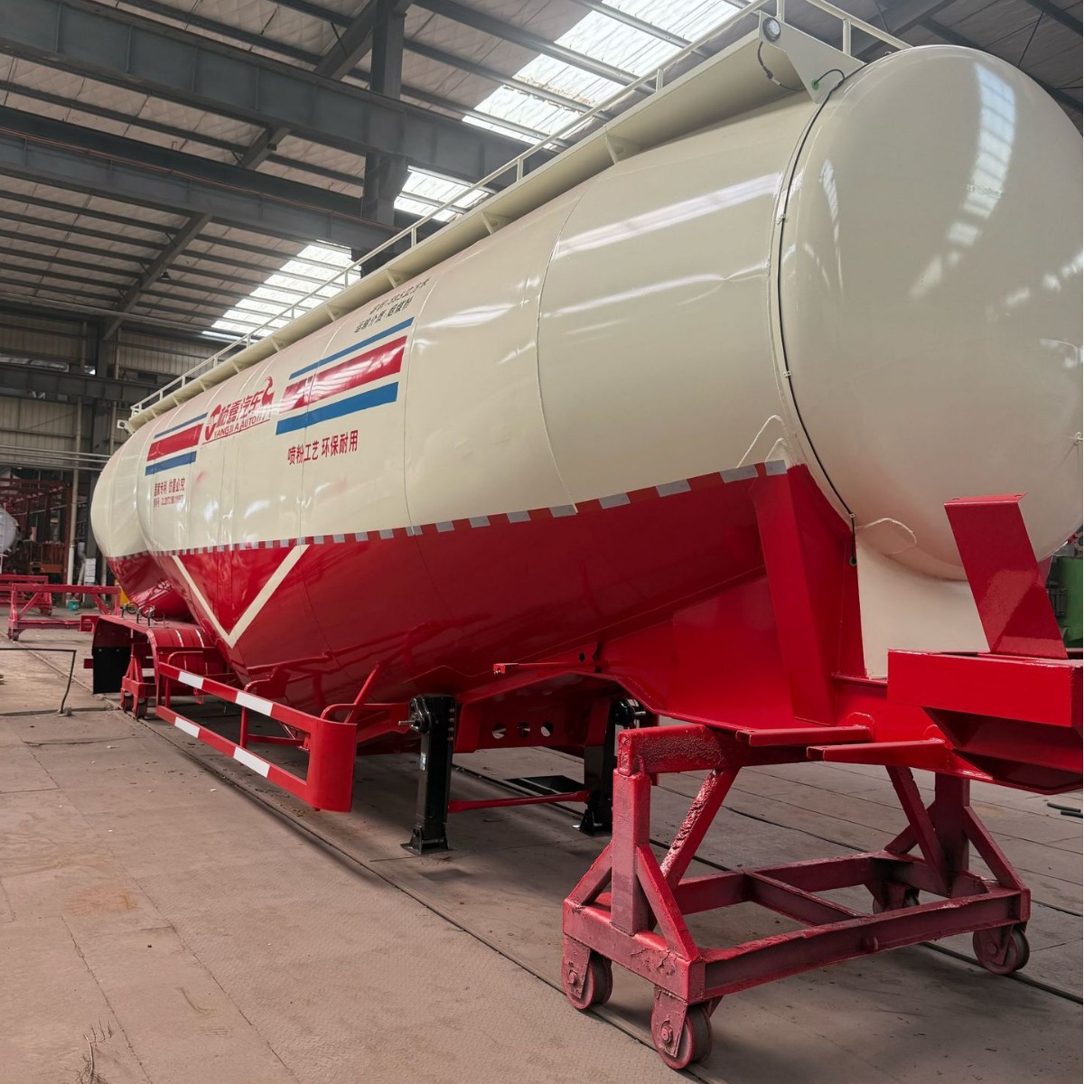 Sales of 55 Cubic Bulk Cement Tank Dry Mixed Mortar Tank Hanging Powder Tank Truck Export Export Cement Tank Truck Cross-Border