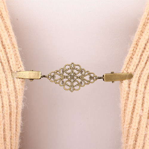 Vintage European and American-style clothing buttons, garment clips, shawl pins, scarf pins, cardigan pins, and tight-fit chest pins