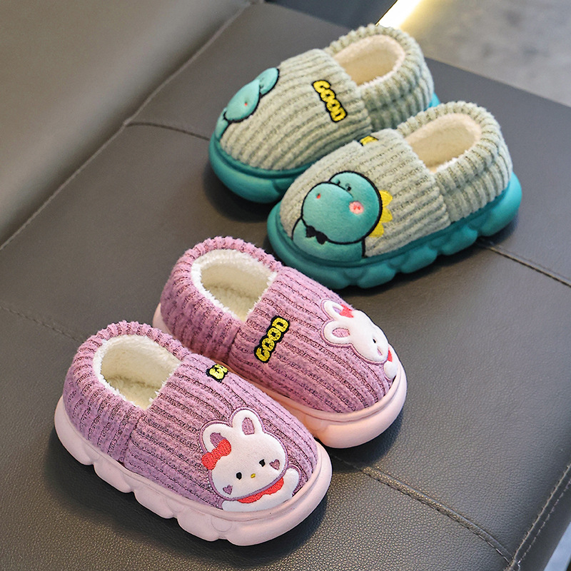 Invierno zapatillas de algodón para niños y niñas caliente pelusa para el hogar con suela gruesa antideslizante para padres e hijos bolsas de tacones de algodón