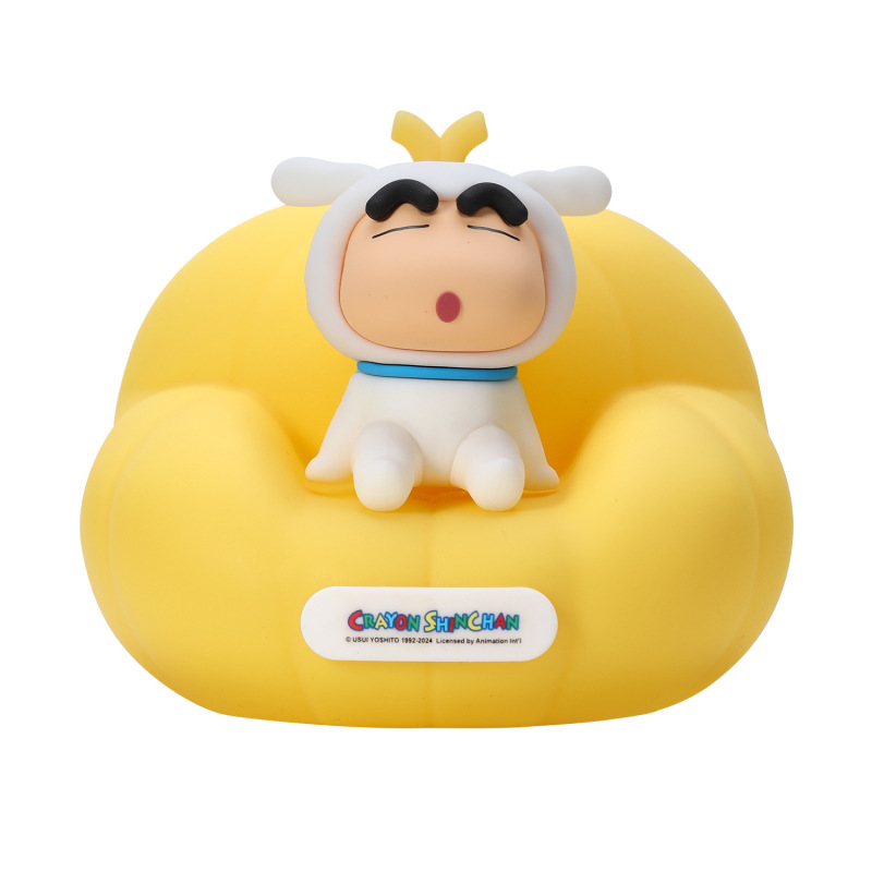 クレヨンしんちゃんのかぼちゃのソファーの夜の明かりの寝室のデスクトップの置物は寝ています。|undefined