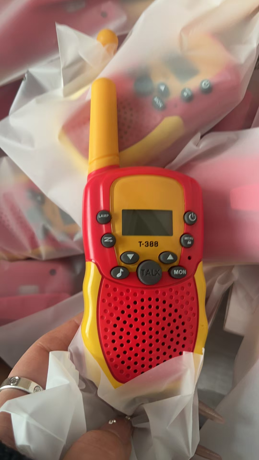 Spot Amazon producto transfronterizo T388 walkie-talkie para niños, walkie-talkie de juguete, teléfono inalámbrico de mano, se puede pedir LOGO