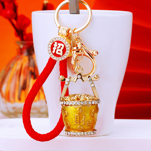 Diamond-encrusted fortune bucket cornucopia car keychain women's bag pendant metal key chain ring travel souvenir gift