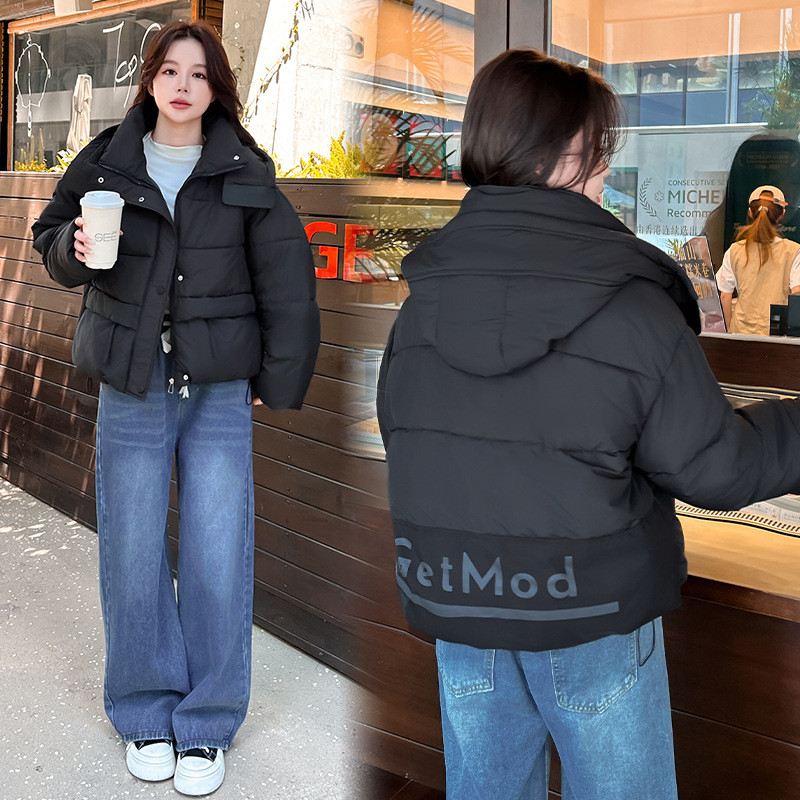 Productos europeos cortos de pluma de algodón mujer 2025 nuevo invierno explosivo engrosado de alta gama chaqueta de algodón extranjero chaqueta de moda
