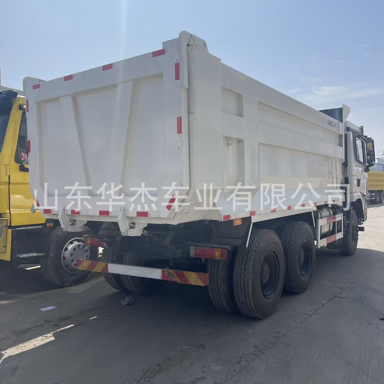 Cross-border export of self-loading trucks, Shaanqi Delong 6x4 dump trucks, muck trucks, X3000 heavy trucks for cross-border trade in Africa