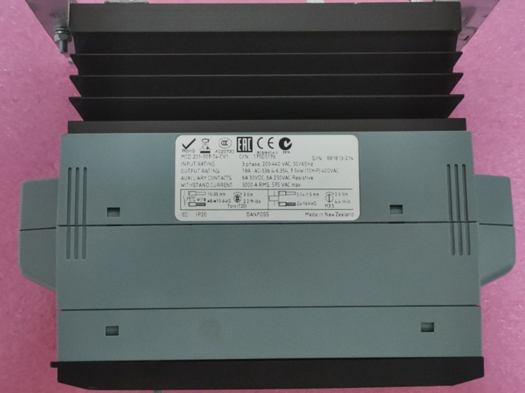 A027*拆机丹佛斯软启动器 MCD201-007-T4-CV1 7.5KW 盖子破