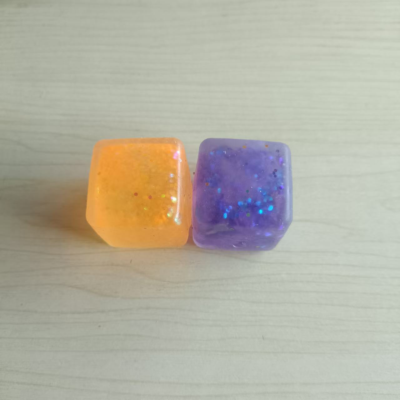 Descompresión creativa Goma de caramelo de Malta amasar música cubo de agua para desahogar artefactos de rebote lento para descomprimir juguetes al por mayor