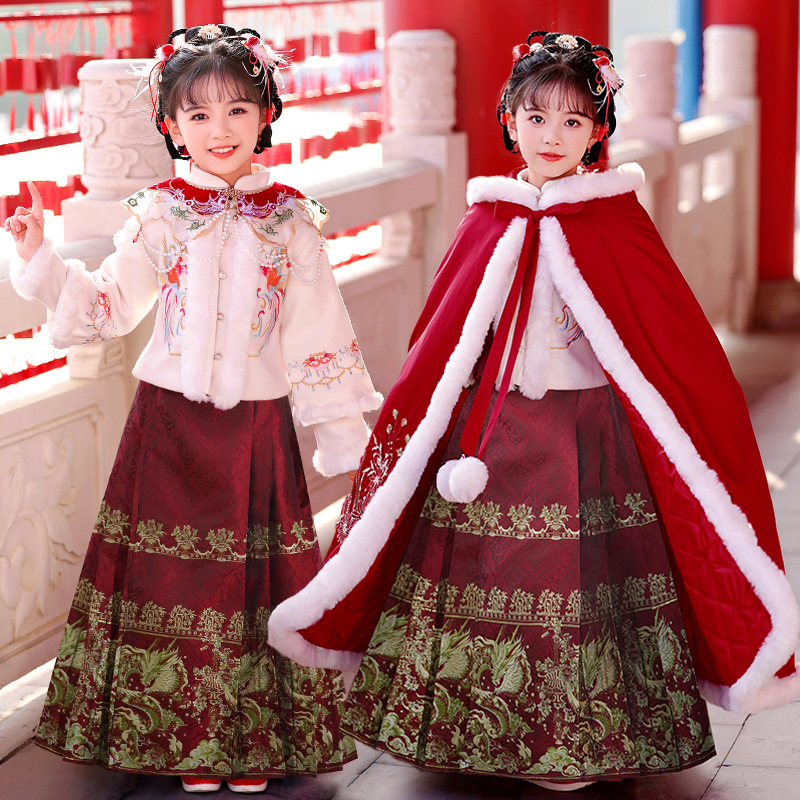 女童新年衣服儿童斗篷套装2025新款冬汉服披风拜年服国风童装女孩