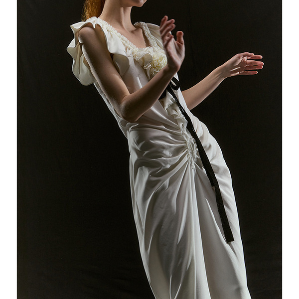 Fashionable white summer design three dimensional dress
