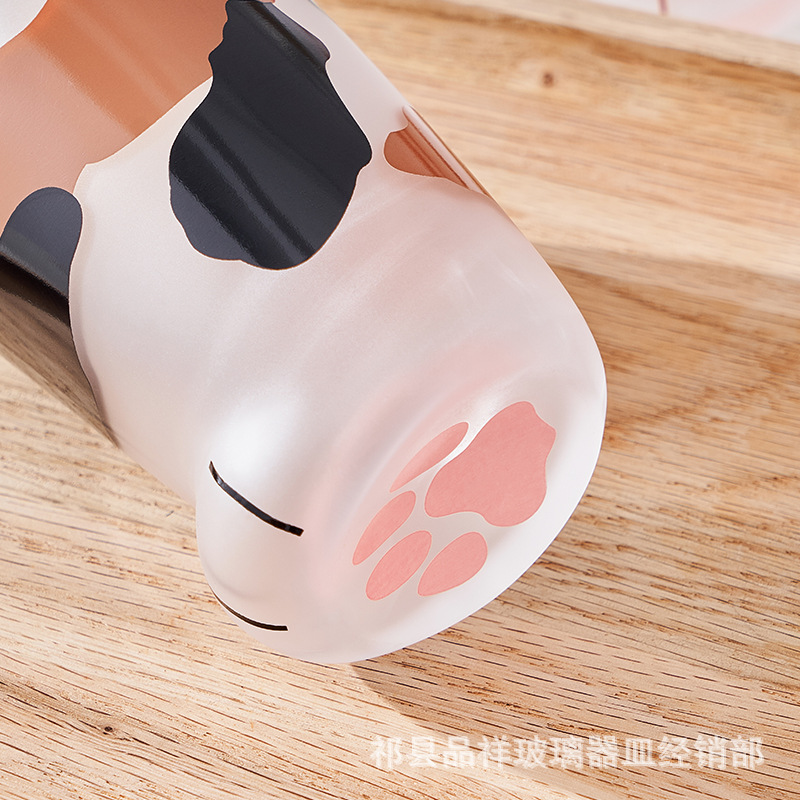 Taza de garra de gato japonés caliente taza de vidrio de dibujos animados esmerilado taza de pie de gato taza de agua resistente al calor taza de leche creativa fábrica al por mayor