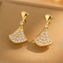 高级感微镶小裙子耳钉女时尚精美超闪小香风百搭扇形设计款耳饰品