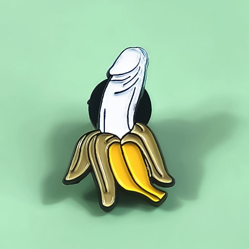 Broche de plátano pelado divertido transfronterizo estilo ins personalidad fruta aleación ropa cuello insignia accesorios de alfiler