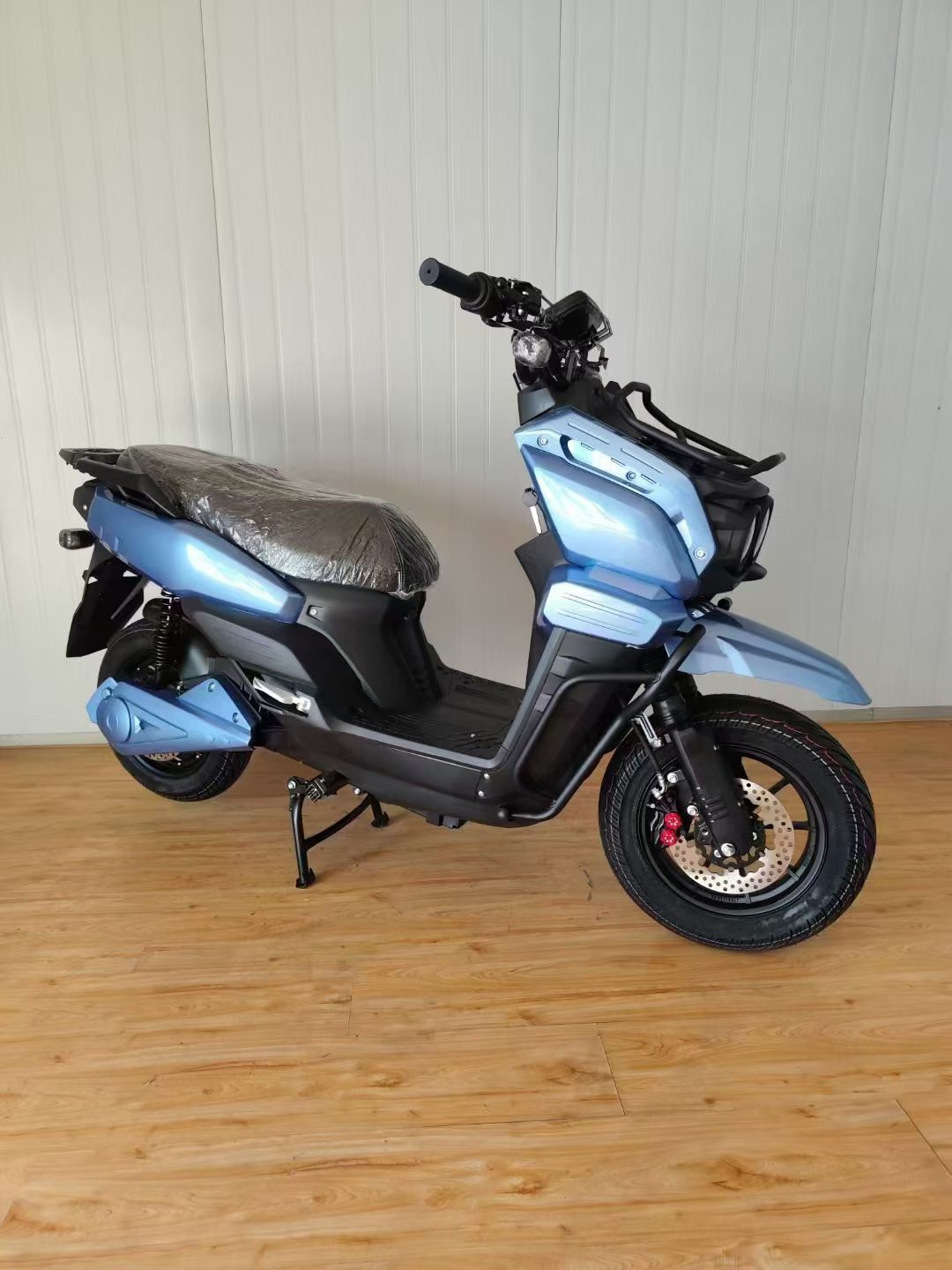 New Model of Tank-Style Electric Vehicle for Adults, High-Speed Electric Motorcycle, Long-Distance King, Hill-Climbing King, Electric Scooter, Electric Motorcycle Factory