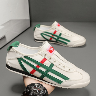 һ�_�ő��˰���Ь�з���Ь���ļ�͸���ϻ��\��Ь���_���e�ٴ��Ь