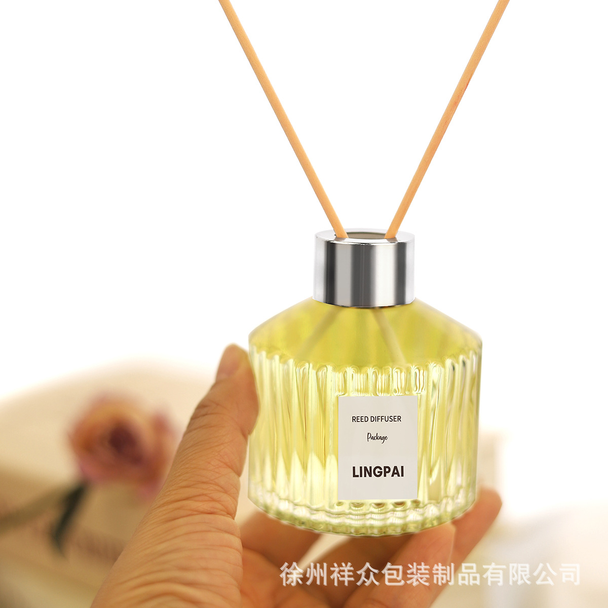Botella de vidrio perfumada cilíndrica vertical con hombro inclinado botella de perfume para automóviles en casa botella de perfume de hotel image 4