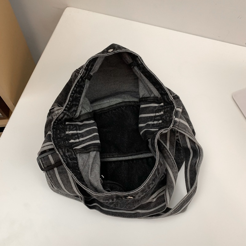 Bolso de mezclilla de gran capacidad para mujer 2024 primavera nuevo bolso de hombro simple y versátil para estudiantes