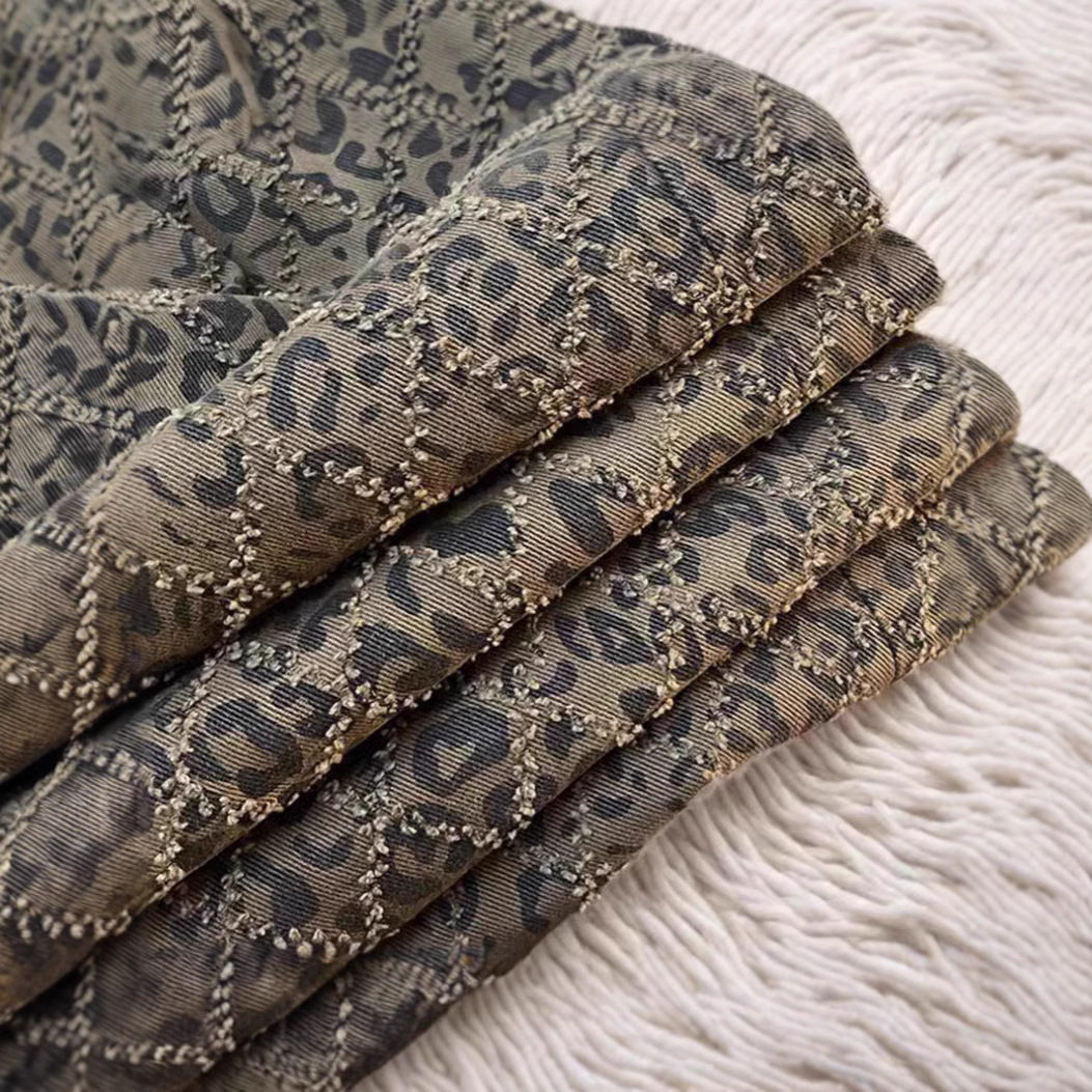 Hoog getailleerde luipaardprint jeans voor dames - Rekbare, rechte denim broek met retro streetstyle_voghion.com