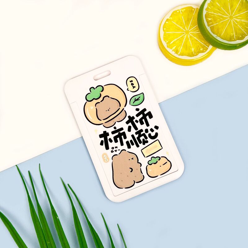 学生の漫画のカードカバーのかわいい熊の食事カードのバスの地下鉄のカードの包みはぼろぼろな文学の胸の札の保護カバーのメーカーを並べます。|undefined