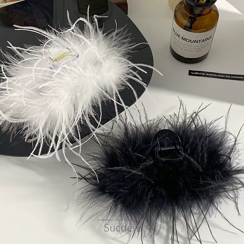 甜辣黑白鸵鸟羽毛发夹女秋冬高级感毛绒抓夹大号盘发毛毛鲨鱼夹子