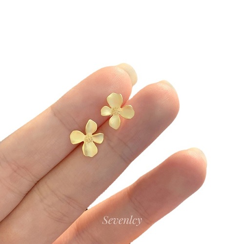 Gentle Gardenia Flower Earrings for Women - Simple, Versatile, Fashionable S925 Silver Hoop Earrings - Ins Inspired, Unique Design, Trendy Accessory