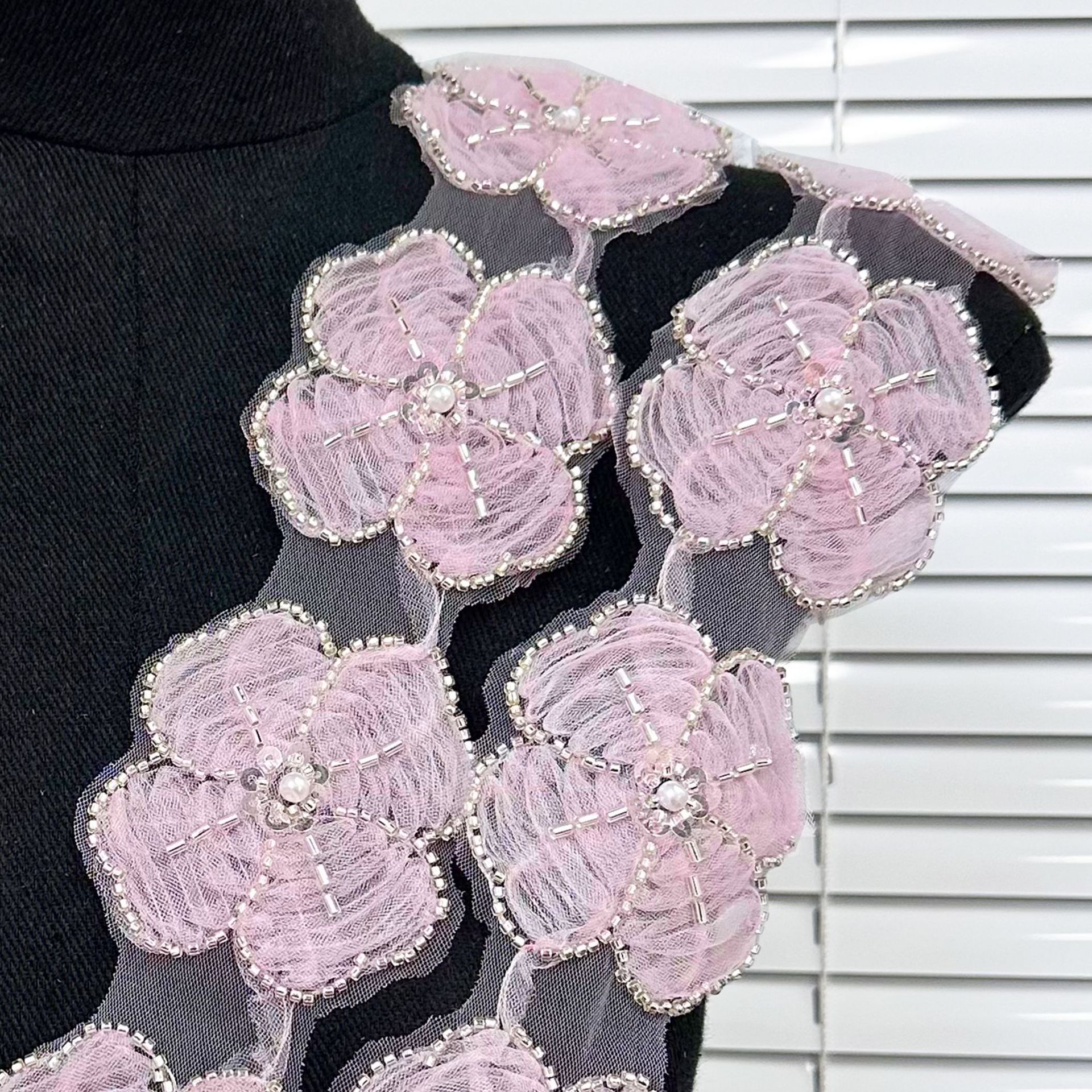 Tejido de malla bordado flor pegado nuevo tocado DIY accesorios de ropa infantil lujoso vestido de novia camisa decoración