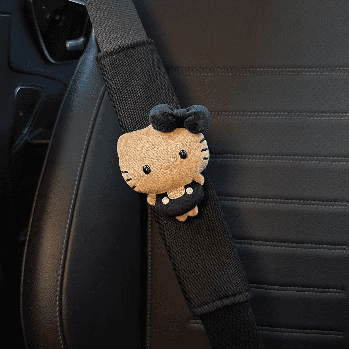 Black Leather Mini Hello Kitty Seatbelt Shoulder Pads, Cute Car Interior Accessories, New Car Gift